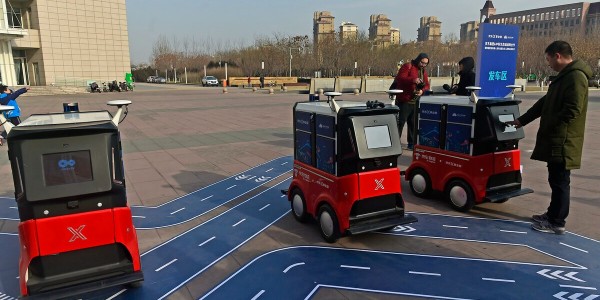 无人配送破解物流难题（3）