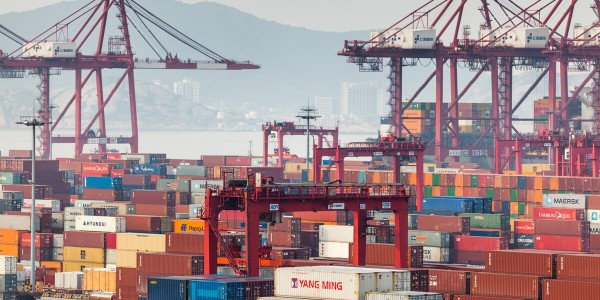 我国前10月货物贸易进出口突破30万亿元