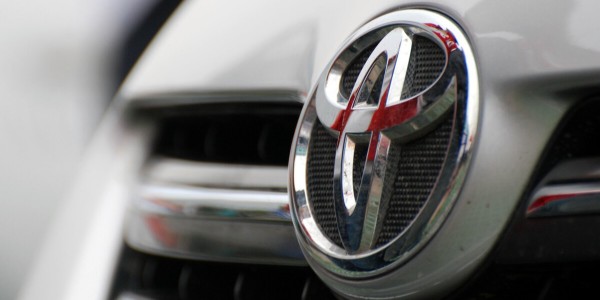 外媒：丰田汽车计划将电动车电池成本降一半