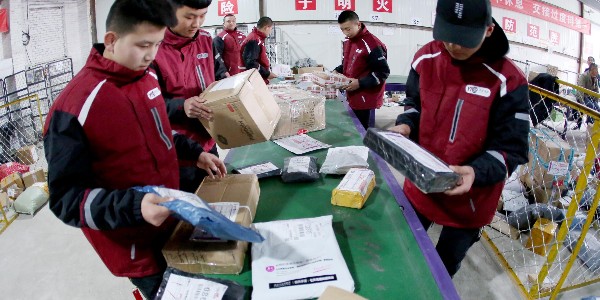 国家邮政局：11月快递业务量突破130亿件，单月增量有望超30亿件