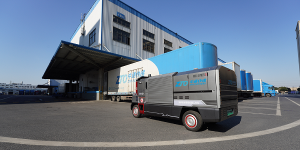 中国首款车规级无人驾驶快递物流车内测：搭载华为 MDC 平台（上）